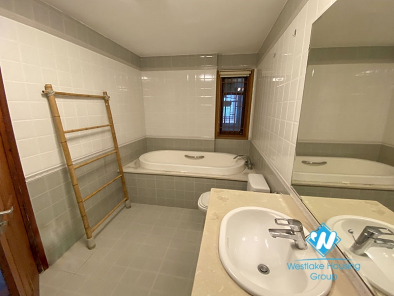 5 bedroom house for rent in Ngoc Thuy Long Bien